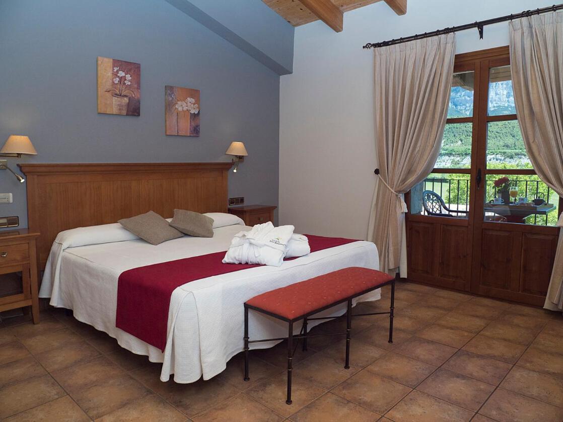Hotel & Spa Pena Montanesa Ainsa Ngoại thất bức ảnh