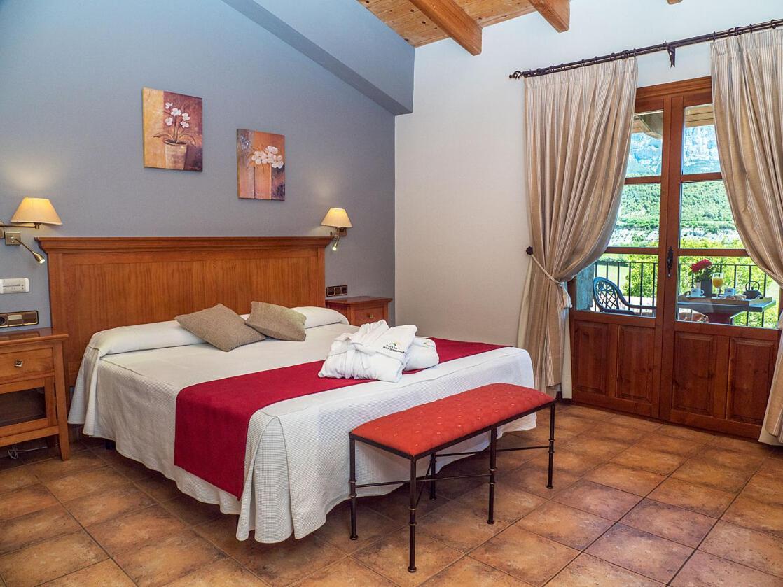 Hotel & Spa Pena Montanesa Ainsa Ngoại thất bức ảnh